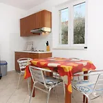 - Diklo 5794a Apartman Zára