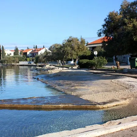 - Diklo 5794a Apartman Zára